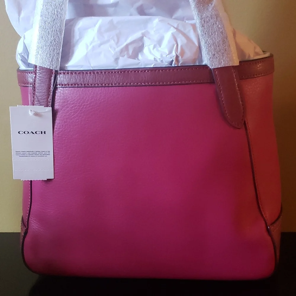 REDDISH VIOLET GOLD ACCENT COLOR BLOCK HORSE & CARRIAGE TOTE